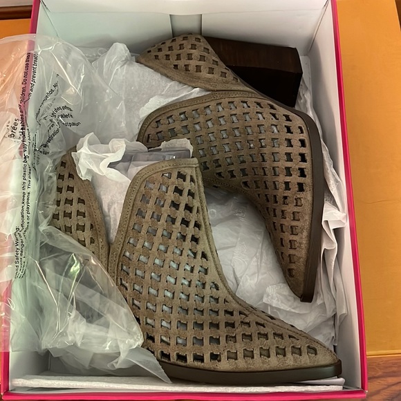 Vince Camuto Camarie Booties 